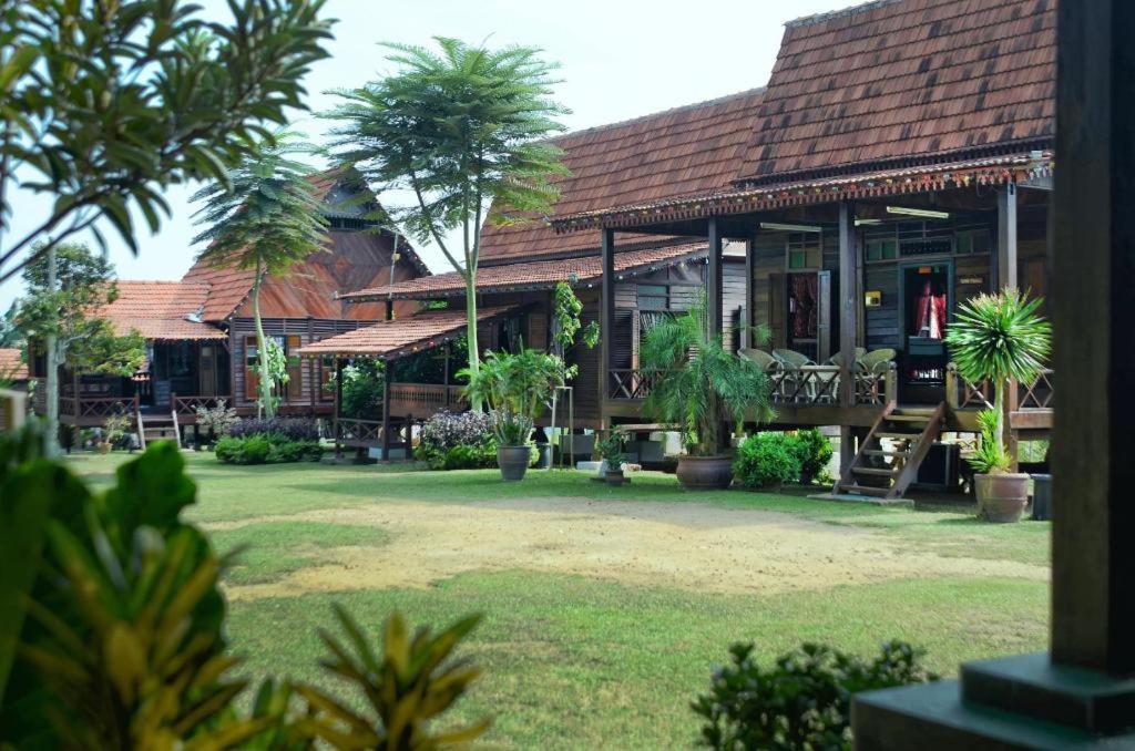Oyo Home 90745 Desa Balqis Beach Resort Malacca Exterior photo