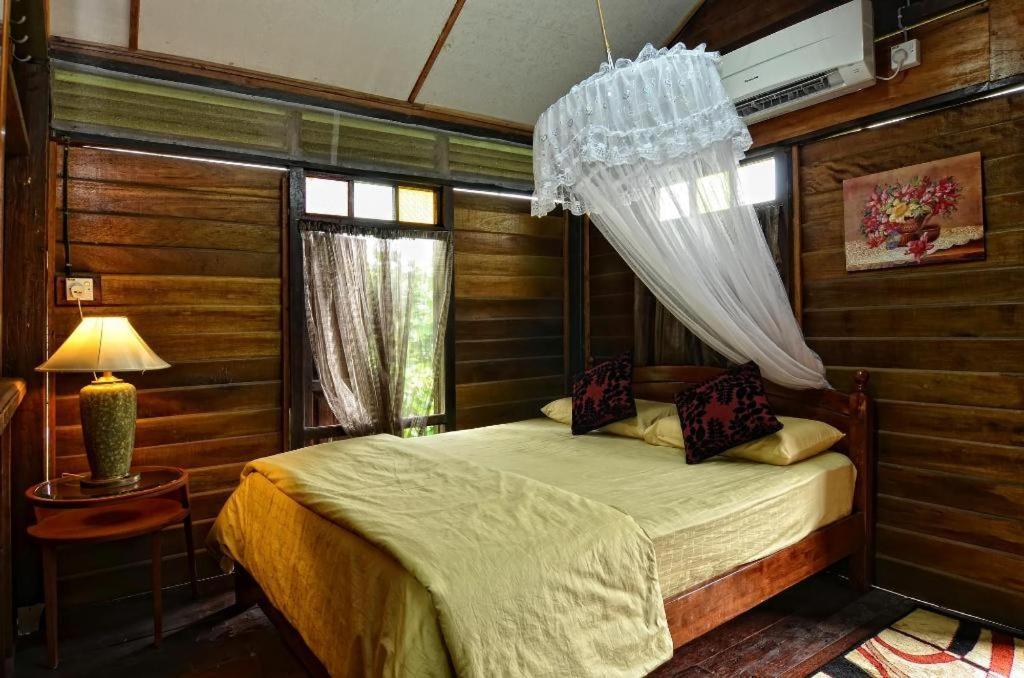 Oyo Home 90745 Desa Balqis Beach Resort Malacca Exterior photo
